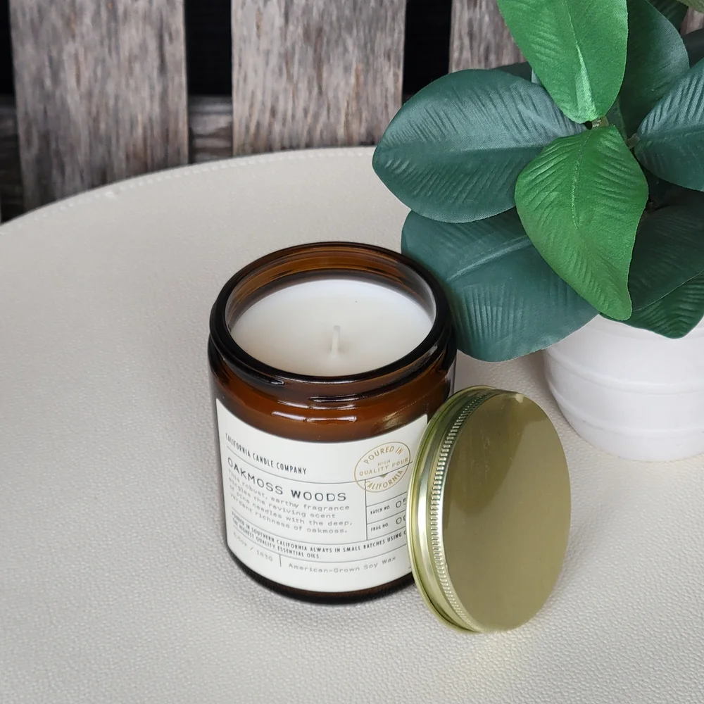 Oakmoss Woods Scented Candle with Gold Lid